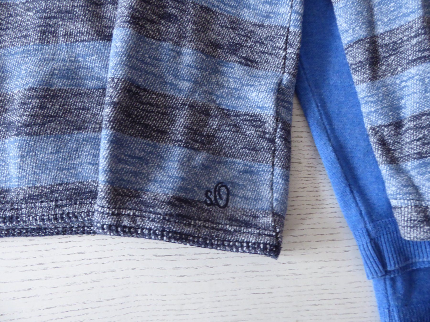 Zara Pulls et sweat-shirts: 2 coole Pullover Gr.146-152 Zara s.Oliver blau gestreift – D'occasion à Zürich par Sunflower.15 6