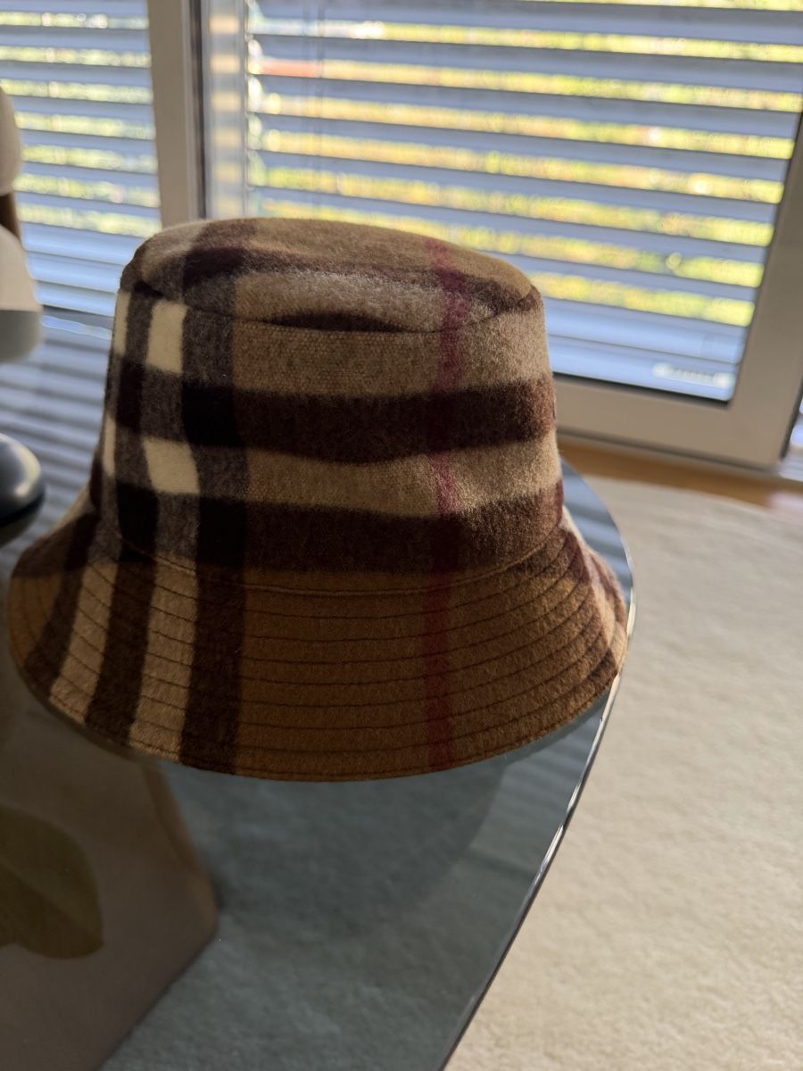 Burberry Chapeaux, bonnets & casquettes: Burberry wool bucket hat – D'occasion à Locarno par lucianboboc