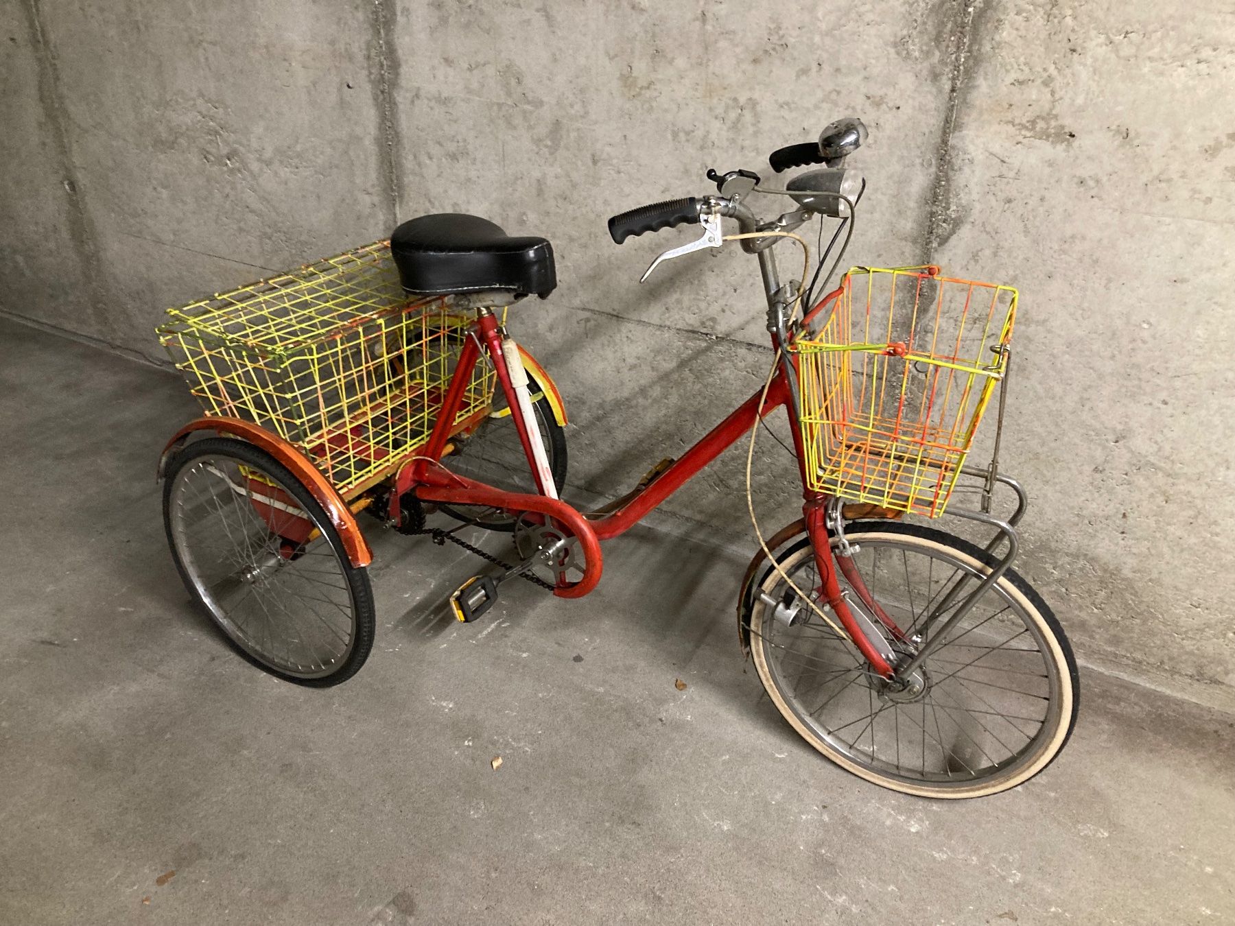 Biciclette: Altes Dreirad mit zwei Körben – Usato da Lohn-Ammannsegg venduto da Christoff1