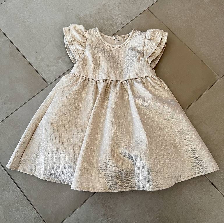 Vestiti & Gonne: Wunderschönes Gold Kleid Gr. 110 – Usato da Frauenfeld venduto da OliviaMartina