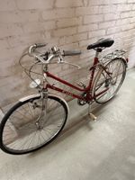 Klassisches rotes Cilo Cityvelo im Vintage-Stil