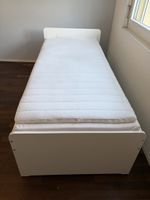 Ausziehbett weiss mit zwei Matratzen gebrauchter Zustand