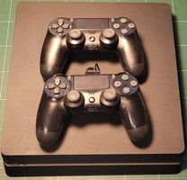 PS 4 Slim mit 2 Controller