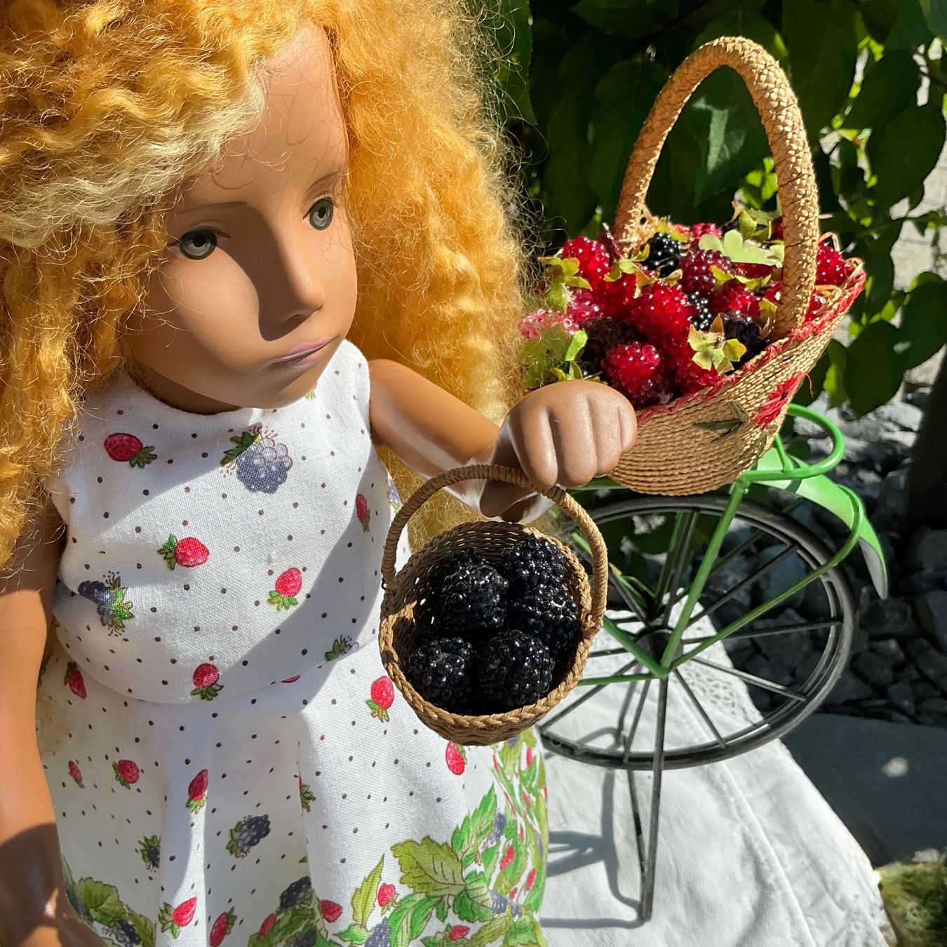 Spielzeuge: ANTIKES WUNDERSCHÖNES KÖRBCHEN MIT BROMBEEREN – Gebraucht aus Zell LU von Silvermemory 2