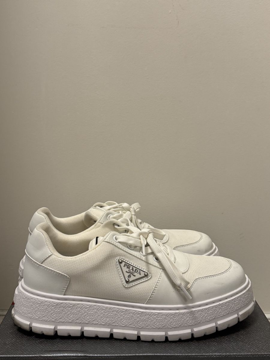 Prada Scarpe da uomo: Prada Turnschuhe weiss Grösse 41 mit Box – Usato da Liebefeld venduto da im23ph