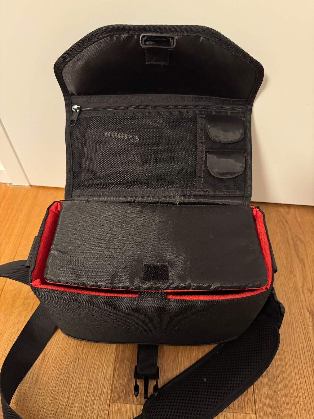 Canon Kamera: Canon EOS 4000D mit Objektiv 18-55mm und Tasche – Neu (gemäss Beschreibung) aus Glarus von tim_5jmt 7