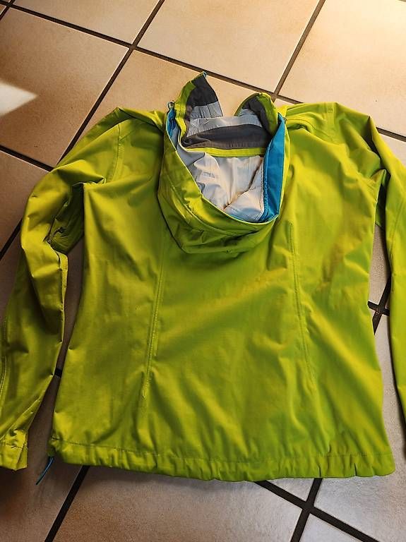 Salomon Jacken: Salomon Regenjacke Gr. M Unisex – Gebraucht aus Gstaad von Meiel2020 1