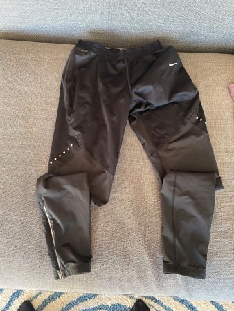 Laufhose Nike schwarz mit Reissverschluss gebraucht