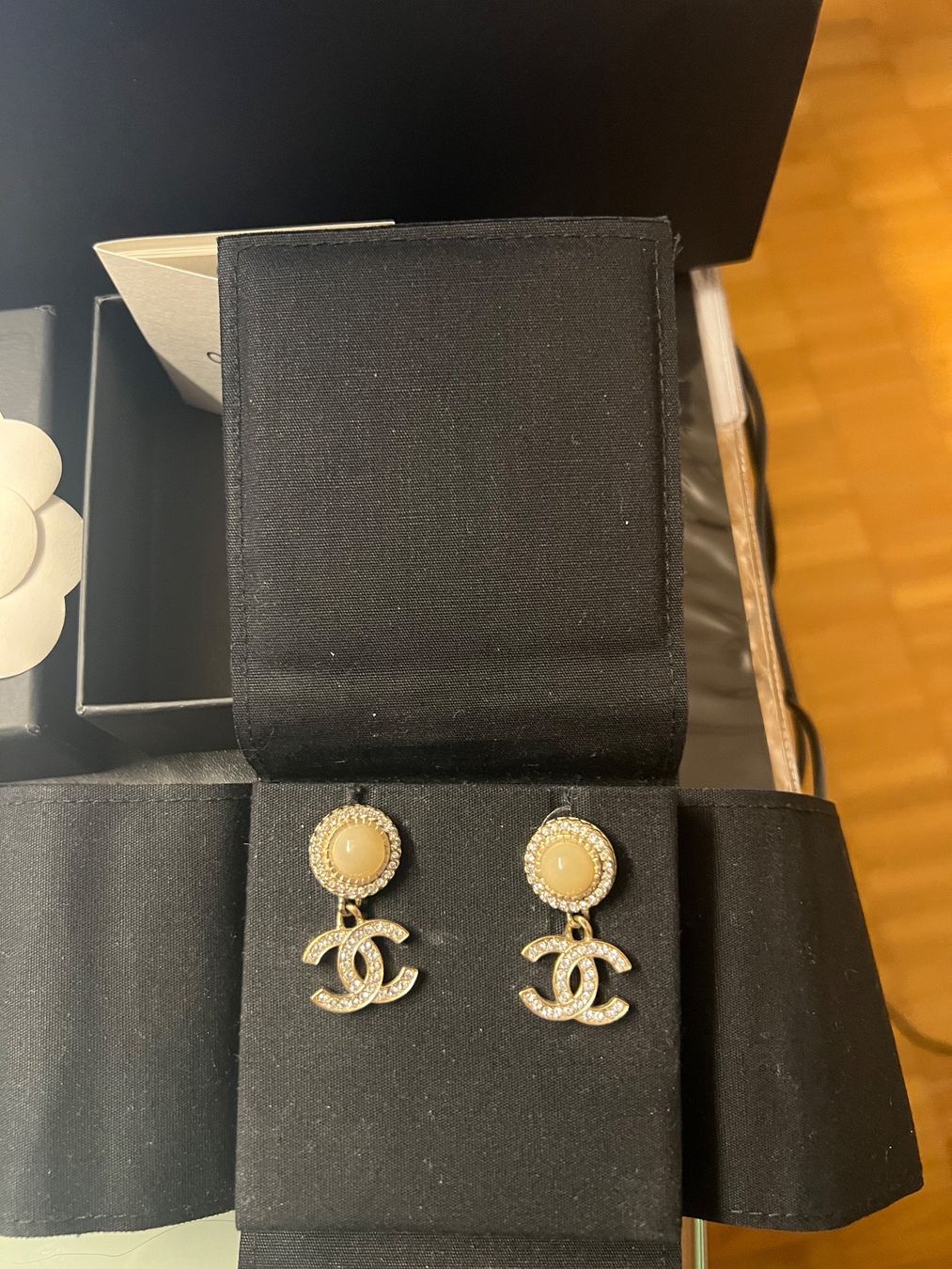Chanel Ohrringe & -stecker: Chanel Ohrringe – Gebraucht aus Frauenfeld von stern081