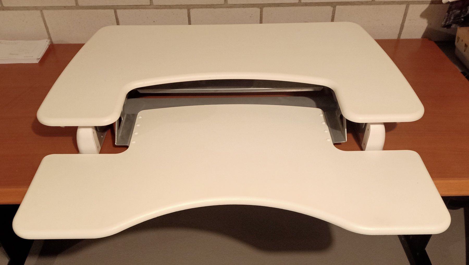 Scrivanie: Varidesk Stehpult Aufsatz – Usato da Unterentfelden venduto da Suomea