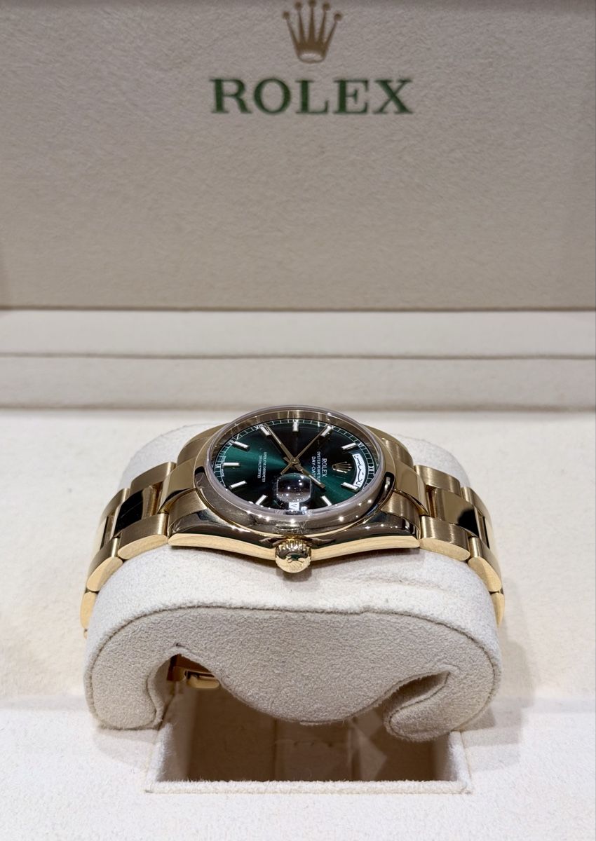 Rolex Orologi: Rolex Daydate 118208 Green Arabic Date – Usato da Zürich venduto da WATCHROOM 5
