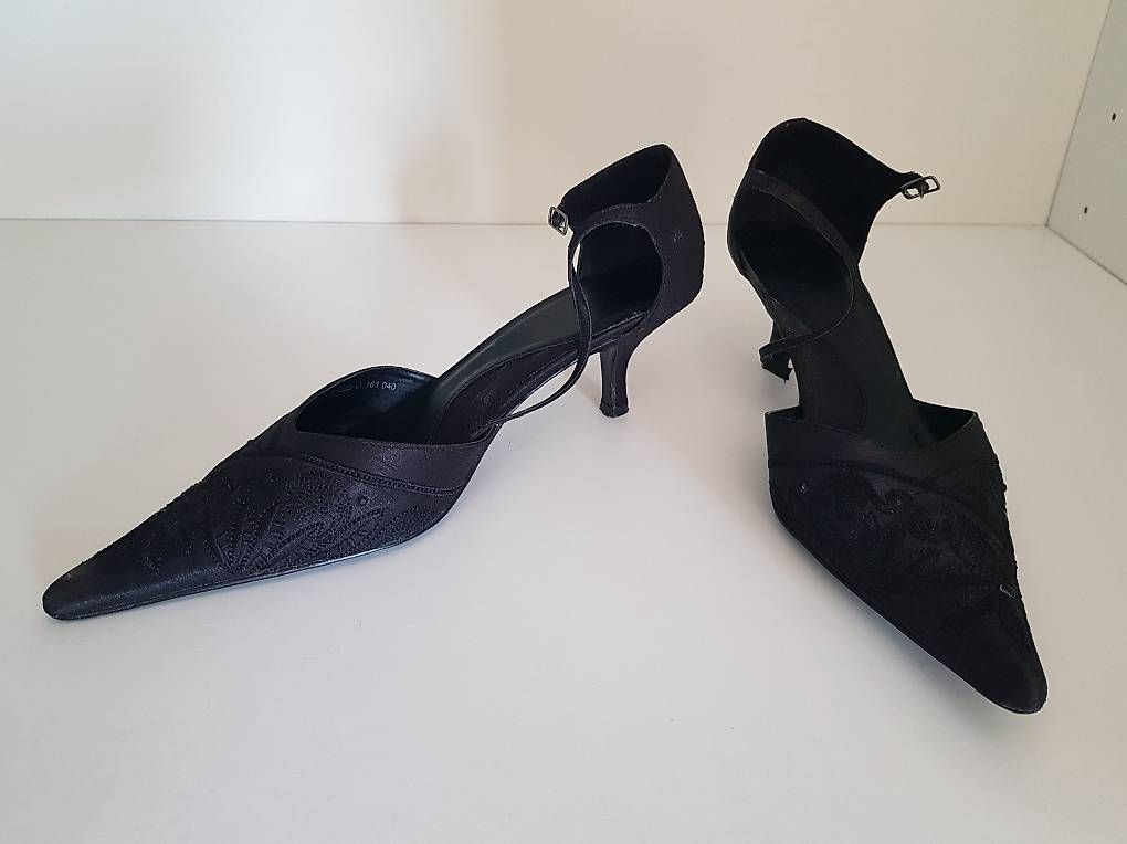 Chaussures femmes: Eleganter Abendschuh Gr. 41 – D'occasion à Rümlang par ButterflyValve