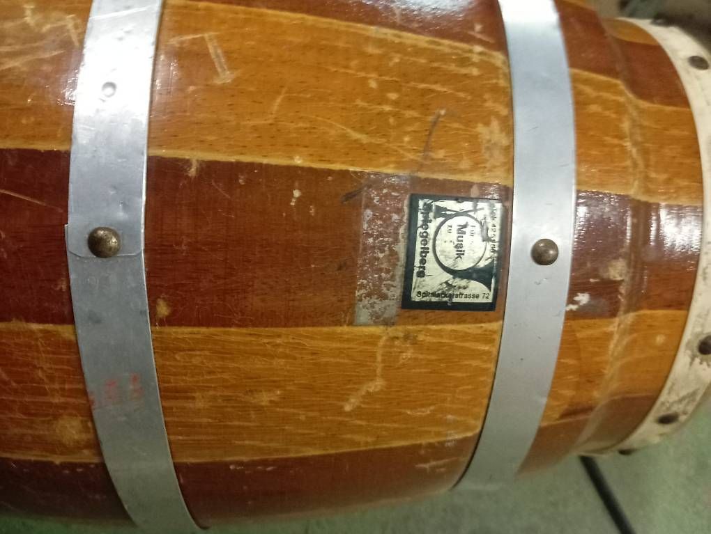Strumenti musicali: Conga aus Holz mit naturfell – Usato da Basel venduto da Petergunn 2