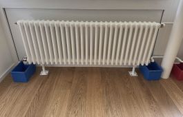 Altes Gusseisen - Eisen - Defekter Radiator - Heizkörper
