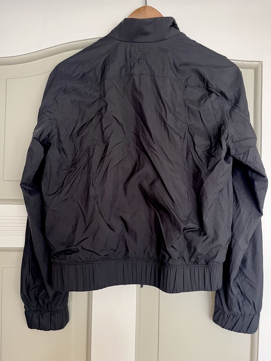 Lululemon Giacche: Schöne Bomberjacke von Lululemon – Usato da Zürich venduto da bec_p9dy 3