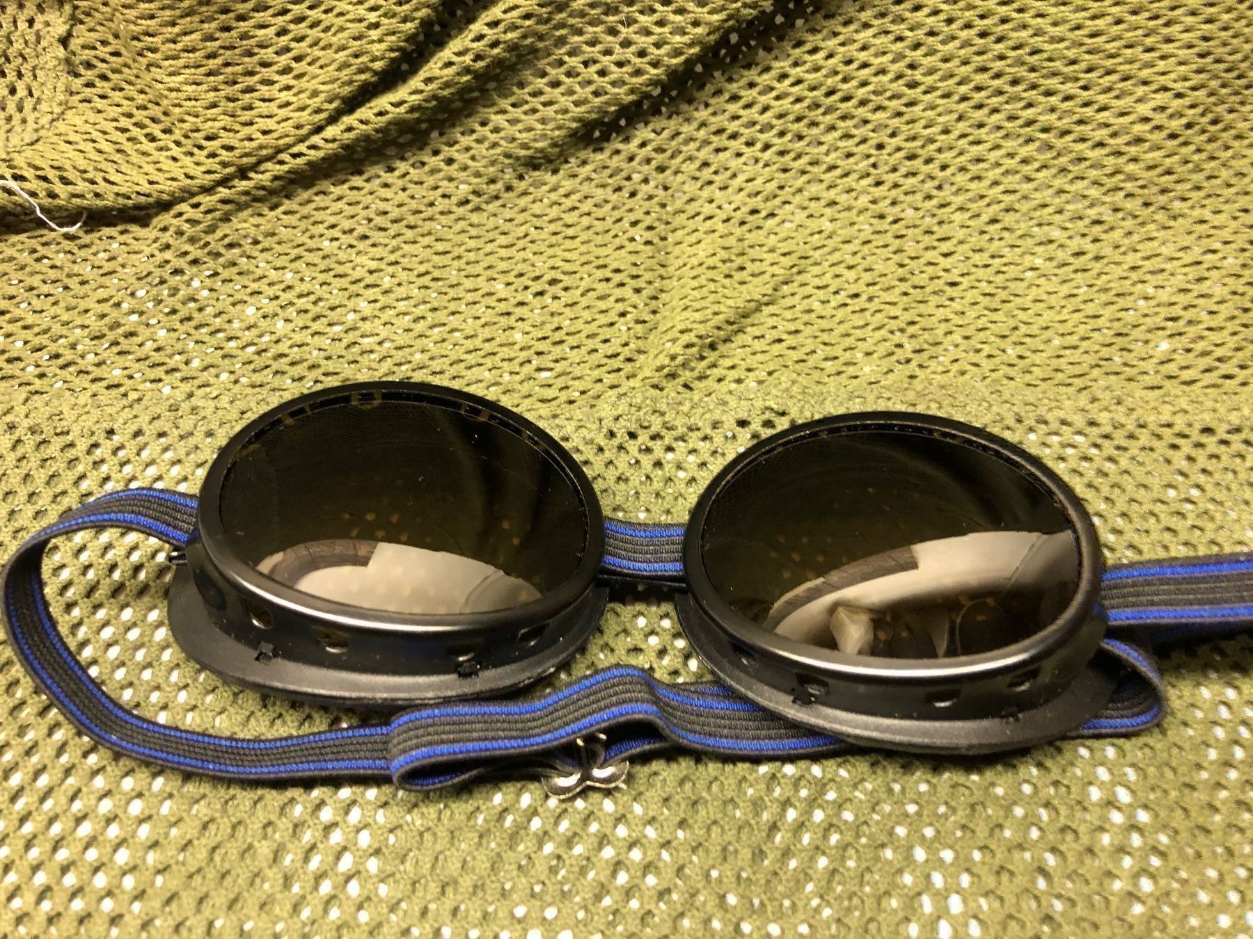 Occhiali & Lenti: Schweizer Armee Gletscherbrille original Militärbrille – Usato da Madiswil venduto da TEMISO 1