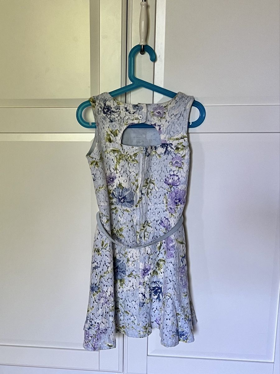 Vestiti & Gonne: Kleid Grösse 6/7 j. Blumenmuster mit Gürtel – Usato da Uetendorf venduto da pink2 1