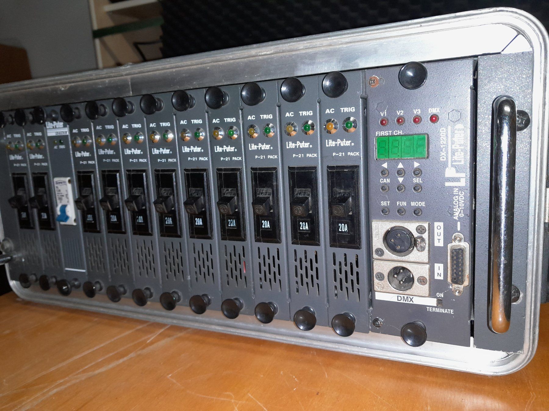 Amplificatori: Lite-Puter Dimmer DX-1220D , 12 Kanal Light & Sound – Usato da Steffisburg venduto da FutureOne 3