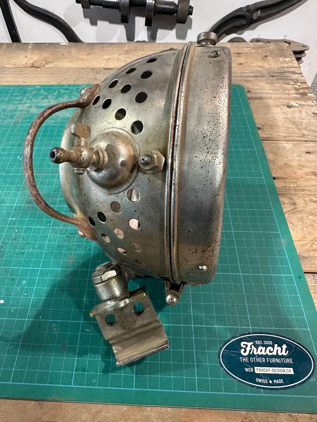 Scheinwerfer: Lucifer Karbidlampe für Oldtimer – Gebraucht aus Luzern von Fracht-Design 2
