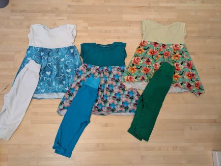 3x Röckli mit 3/4 Leggins Gr. 92