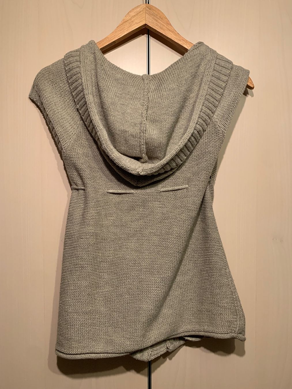 Gilets & Westen: Strickweste mit Kapuze Damen, Grösse M – Gebraucht aus Rosshäusern von MiJoDoOl 1