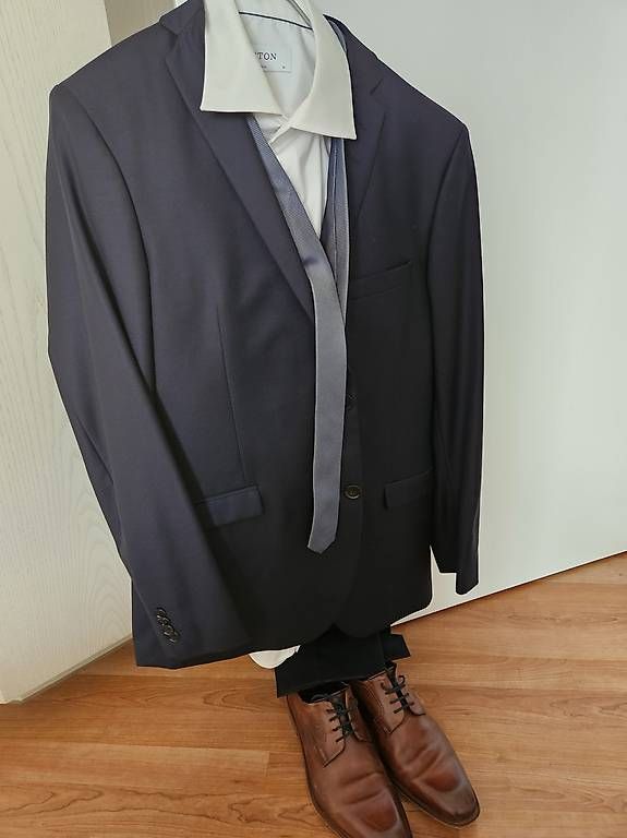 Costumes, combinaisons de sport et fonctionnelles: Eleganter Herrenanzug – D'occasion à Eschenbach LU par Mina023