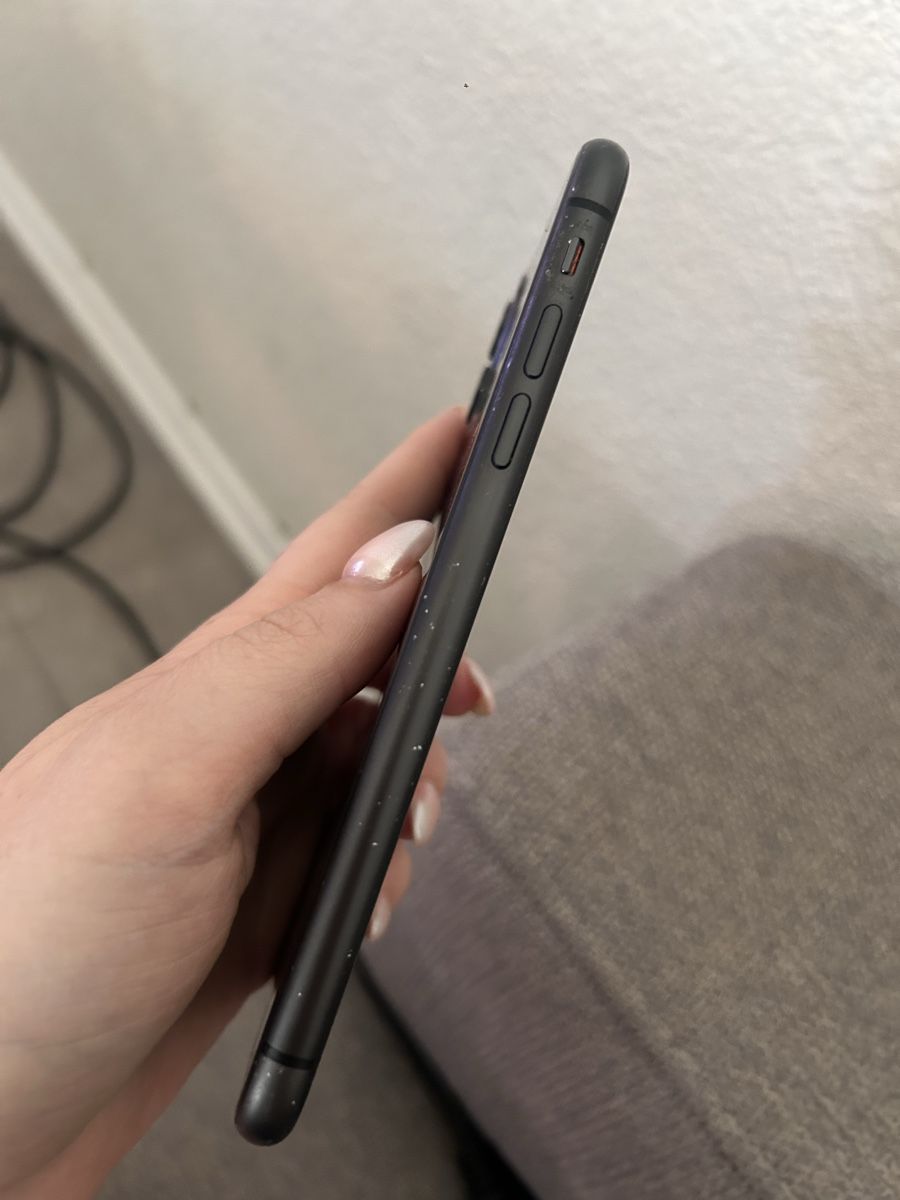 Apple Telefoni cellulari / Smartphones: iPhone 11 Noir 128GB avec boite et accessoires – Usato da Vilars NE venduto da Lau_Vth 5