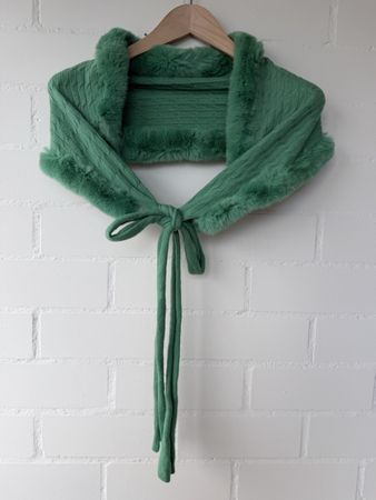 Twin-Set Strick Stola Cashmere mit Echt-Fell grün
