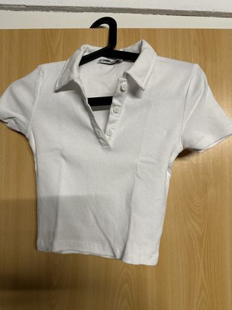 Trendiges, geripptes Crop-Top in Weiss