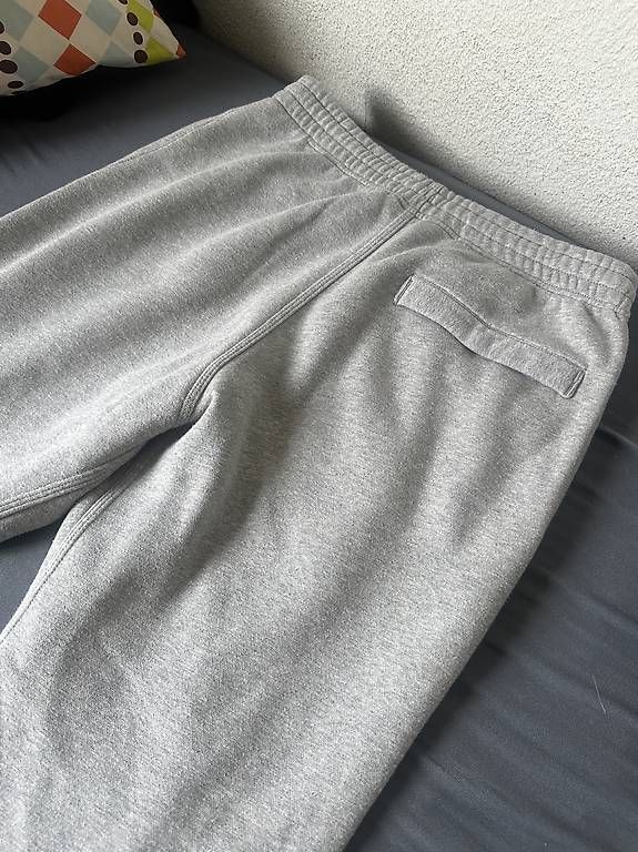 Pantalons: Nike Jogginghose – D'occasion à schwerzenbach par Sendmail50