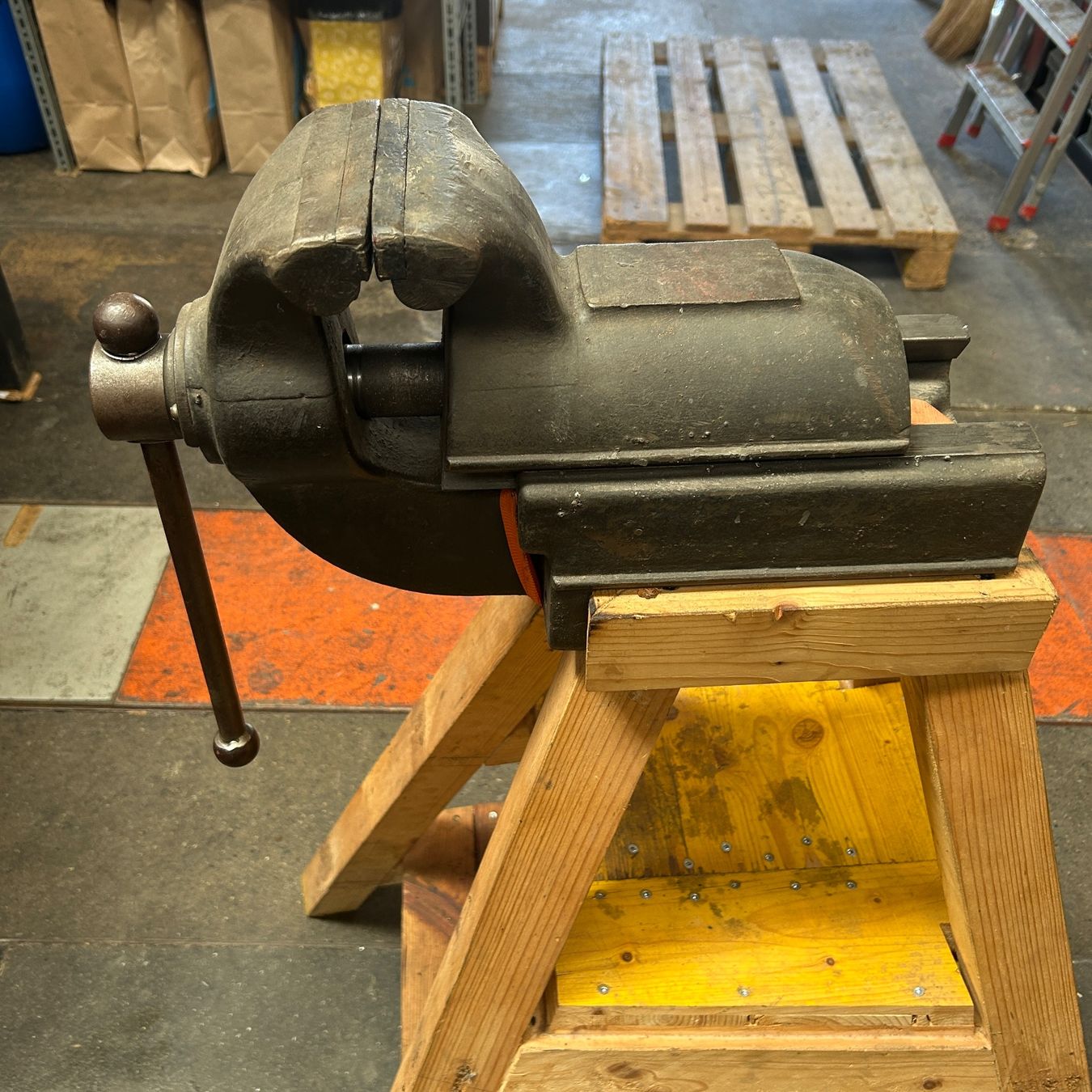 Gressel Alle Werkzeuge: Grosser Massiver Gressel Schraubstock 150mm auf solidem Bock – Gebraucht aus Untersiggenthal von sinamoll 5