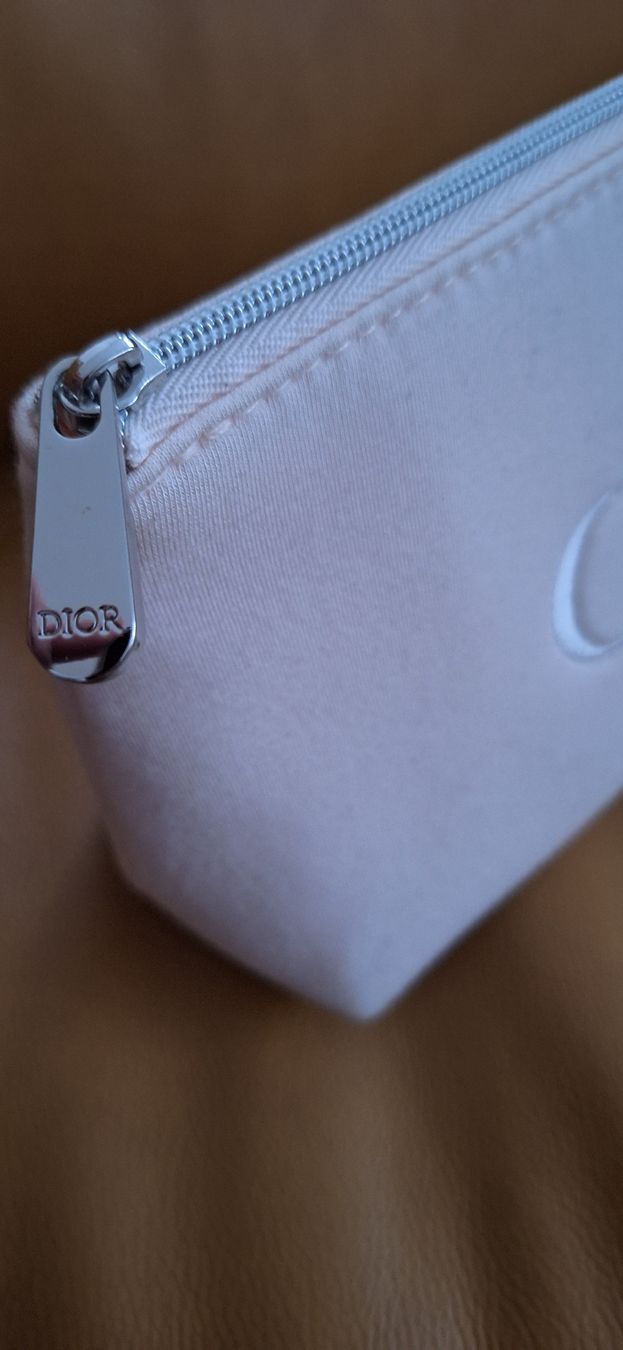 Dior Custodie per cosmetici: Chic Christian Dior Pouch - Perfect for Summer Essentials! – Usato da Flims Dorf venduto da Truemorish 2