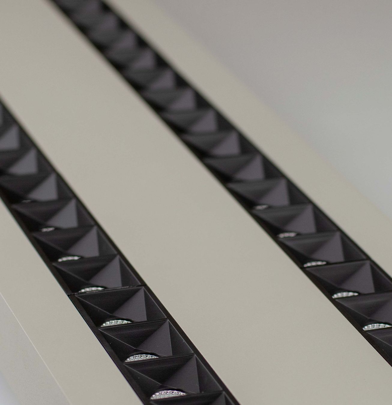 Lampadari & plafoniere: LED Pendelleuchte, Raster,120 cm Länge – Nuovo (secondo la descrizione) da Kreuzlingen venduto da Smart-Light 2