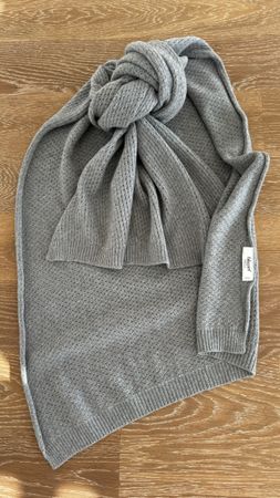 Sciarpa grigia lavorata a maglia Blumarine