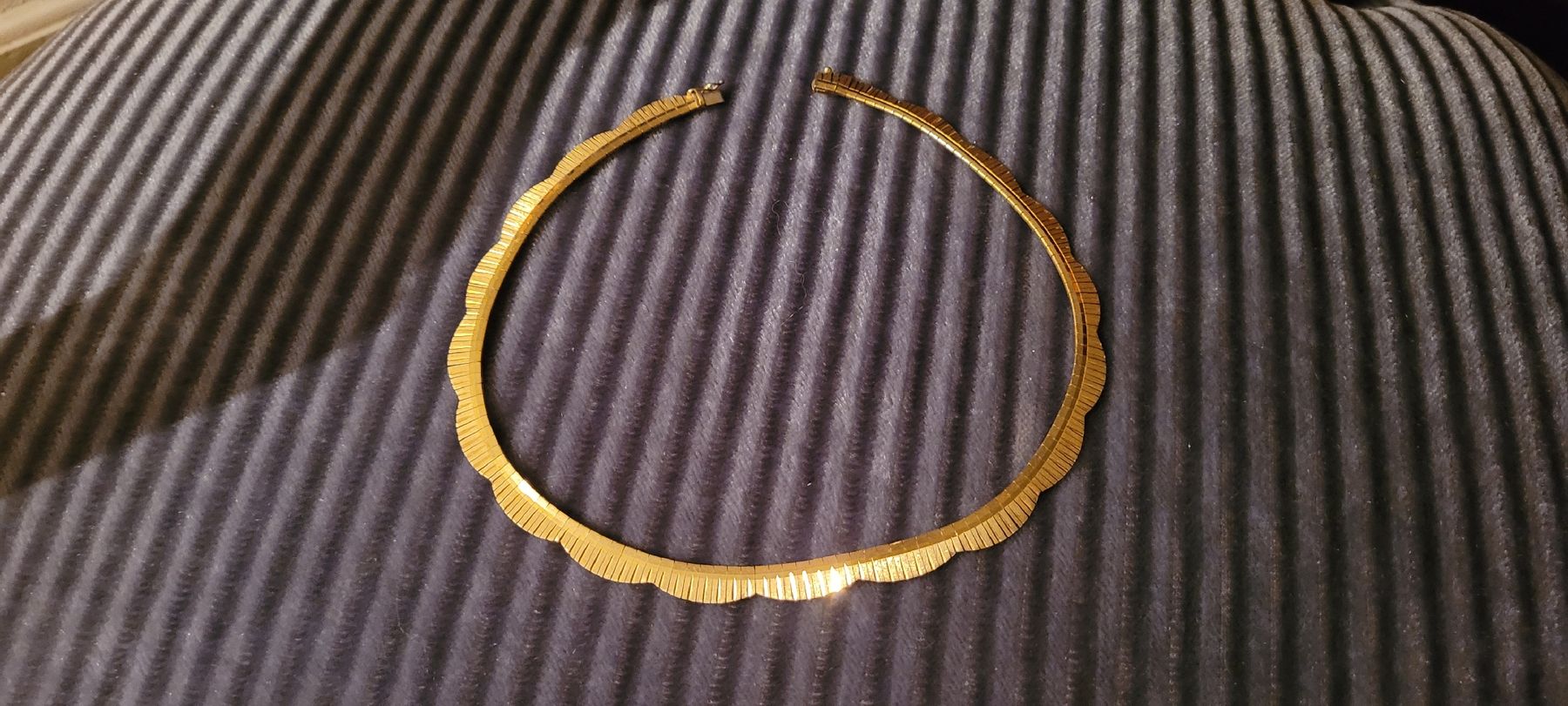 Ketten: Collier 750 Gelbgold PRECIOUS – Gebraucht aus Winterthur von Wohnhaus 6