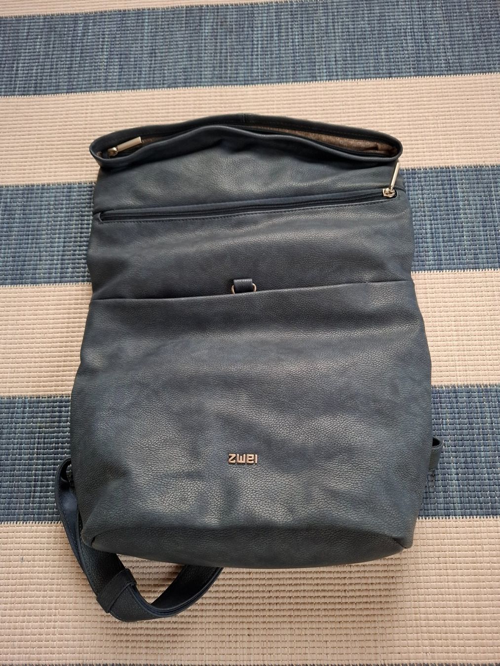 Zwei Zaini: ZWEI Rucksack blaugrau – Usato da Utzenstorf venduto da ruby_100
