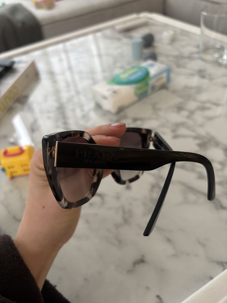 Prada Brillen & Gläser: Prada Damen Sonnenbrille – Gebraucht aus Neuhausen von wait.for.it 1