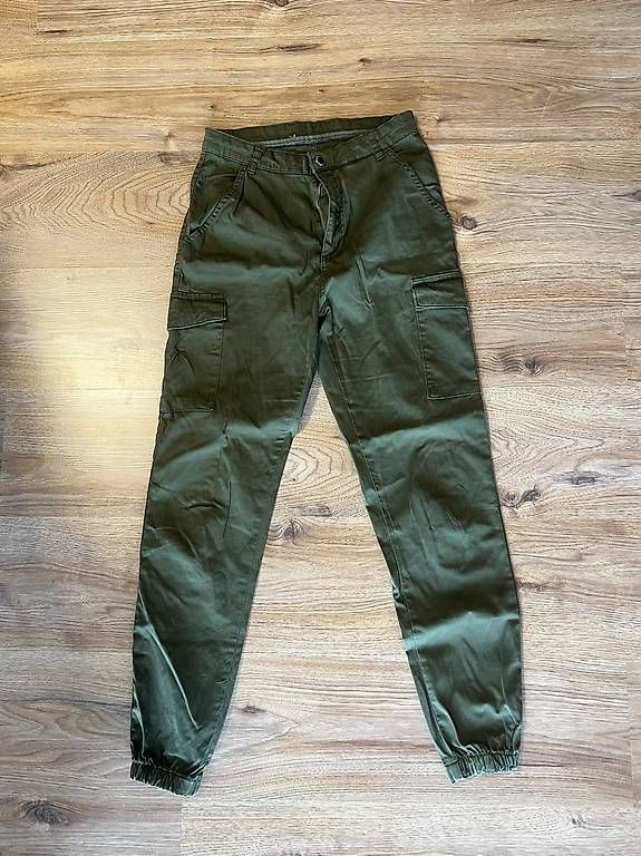 Pantaloni: Damenhose Gr. S olivengrün – Usato da Rapperswil SG venduto da zani_st