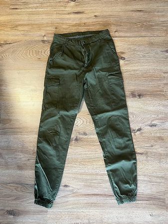 Damenhose Gr. S olivengrün