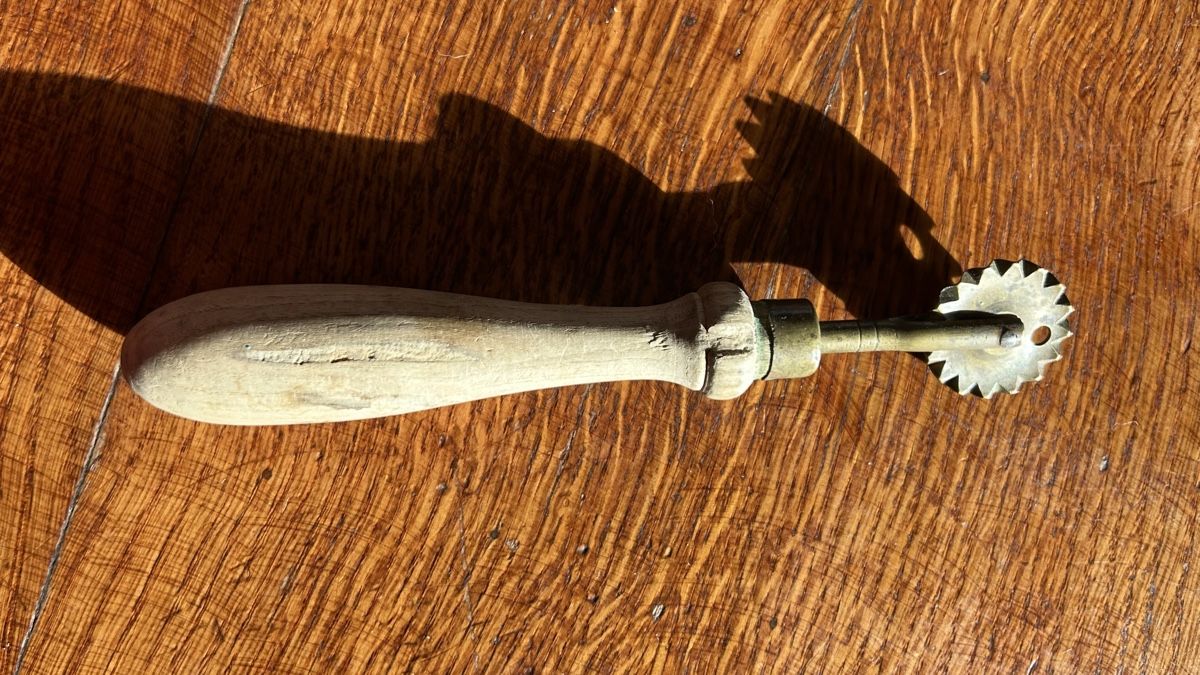 Elettrodomestici da cucina: Antikes Küchengerät Teigschneider Rädchen Sammlung – Usato da Riedholz venduto da Frettchen63 3