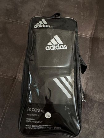 Adidas Boxhandschuhe 10-oz Set, neuwertig für Training