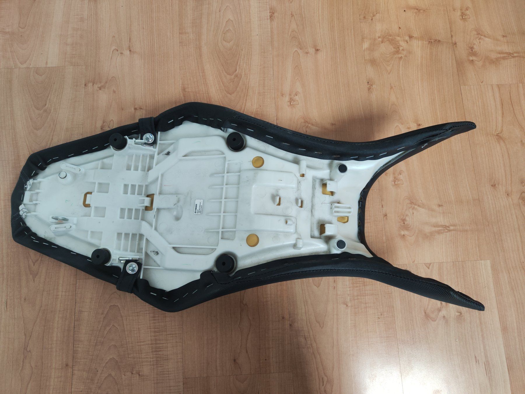 Yamaha Tutti i ricambio per moto: MT 09 erhöhter Sattel – Usato da Weggis venduto da Lebkuchen2 5