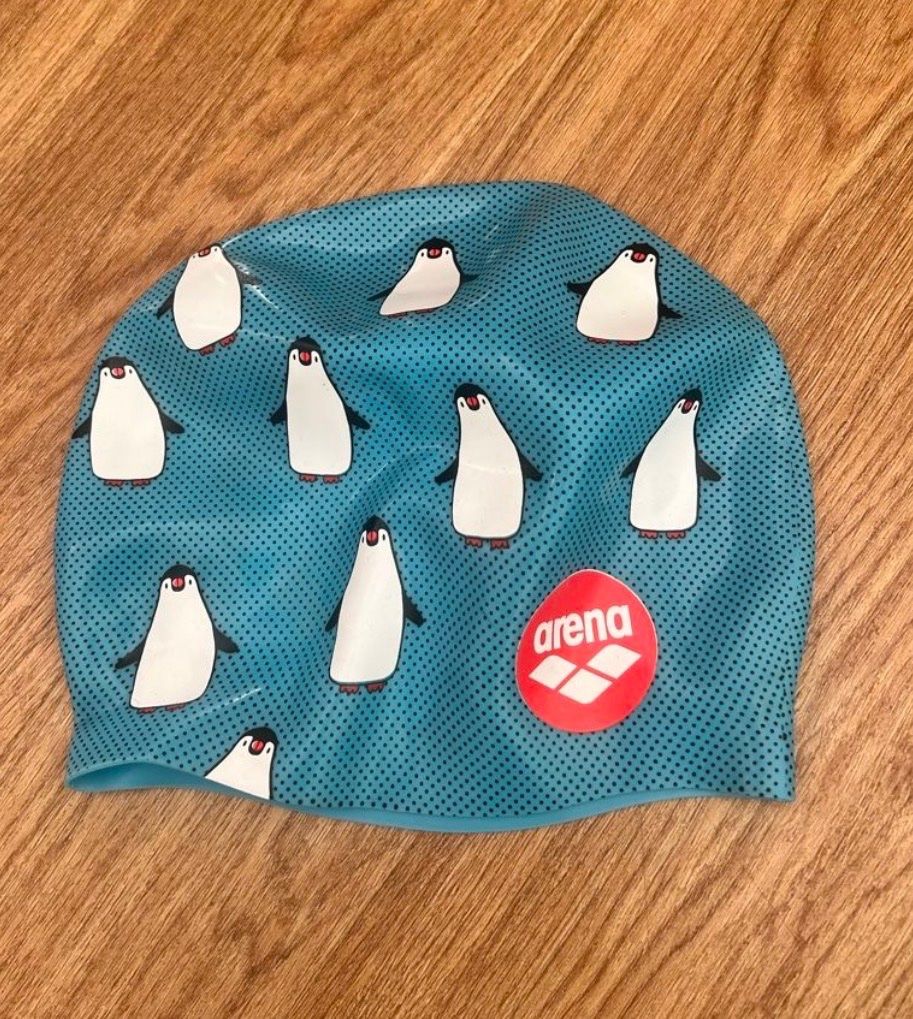 Arena Sonstige Jungenkleidung: Badekappe Arena mit Pinguin Motiv – Neu (gemäss Beschreibung) aus Montreux von canori 1
