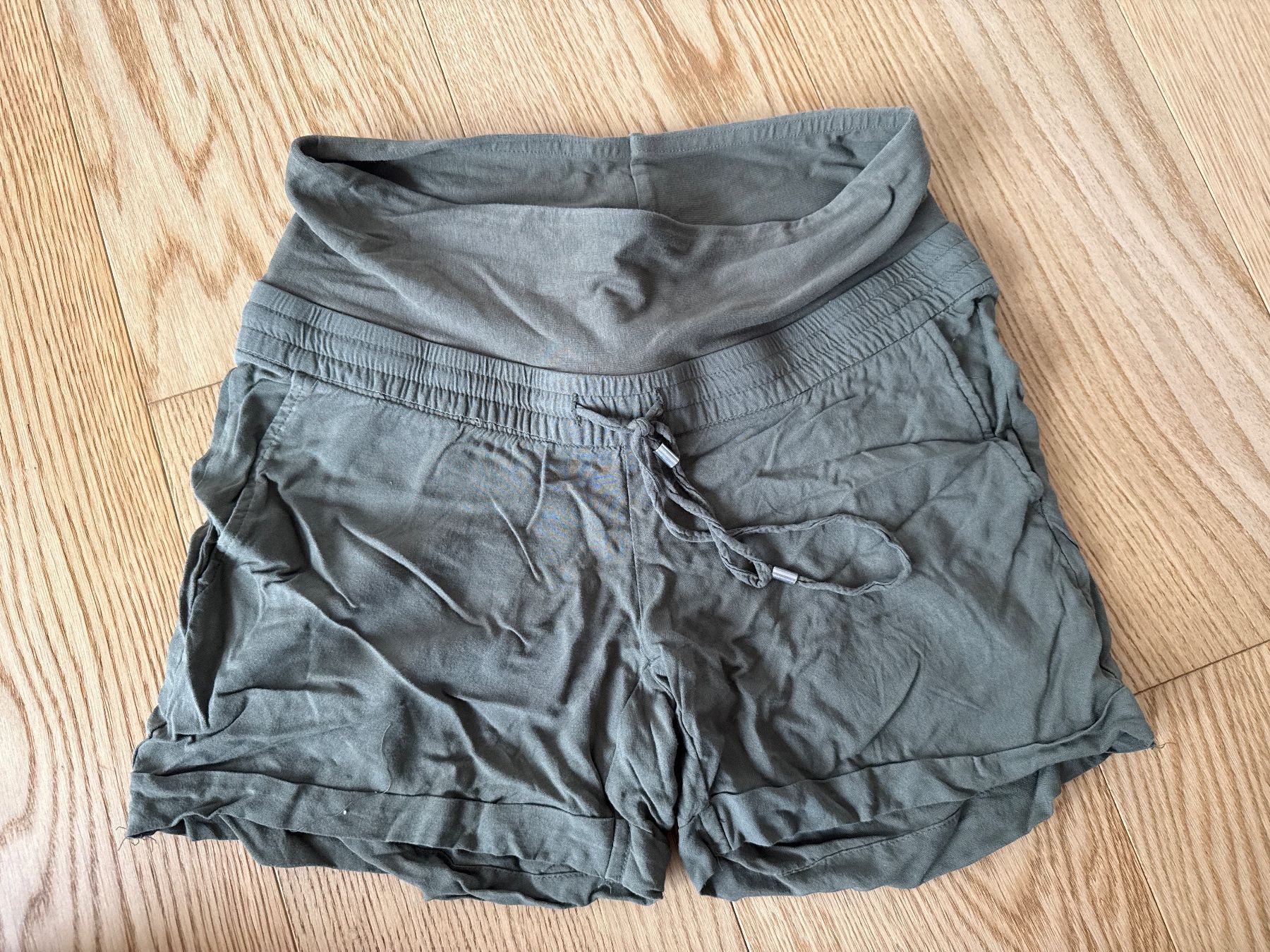 H&M Pantaloni: Schwangerschafts Shorts – Usato da Hergiswil NW venduto da Labello01 1