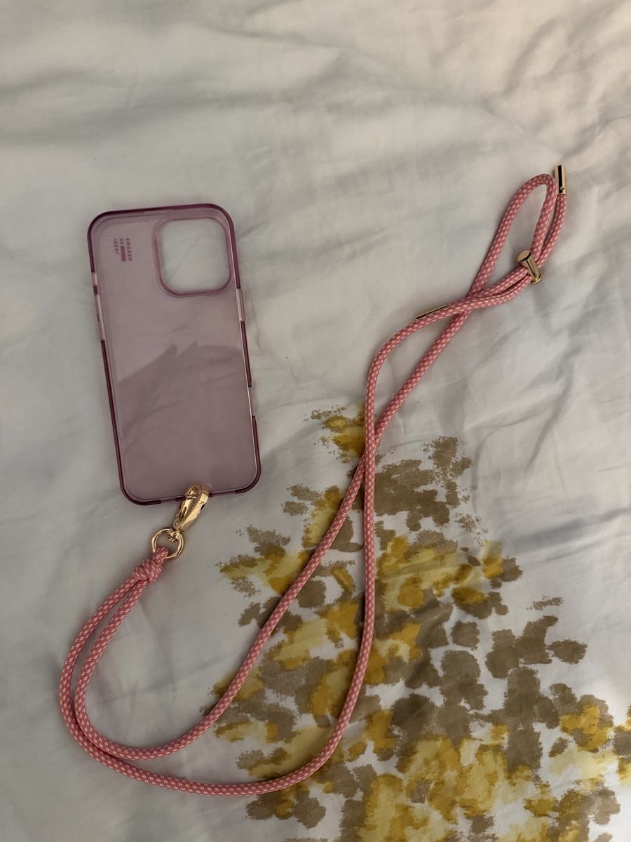 Apple Handys / Smartphones: iPhone 16pro max Hülle mit Ladekabel pink neuwertig – Neu (gemäss Beschreibung) aus Luzern von Lorena.haj