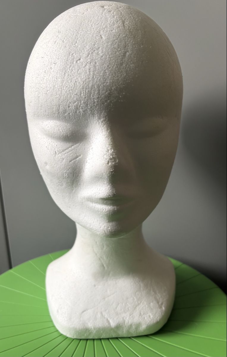 Forniture per parrucchieri: Tête de Mannequin en sagex – Usato da Evionnaz venduto da roh_l5yz