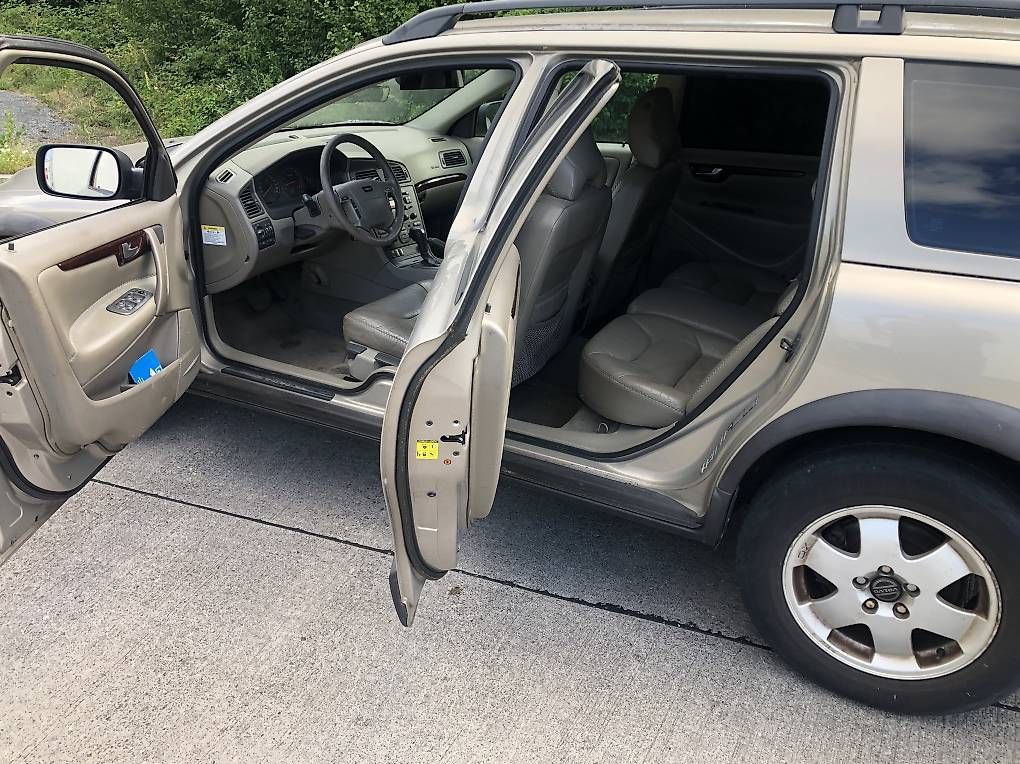 Volvo Automobili: Volvo V70 XC 2.4 T AWD – Usato da Horgen venduto da Mr.Murphy 2