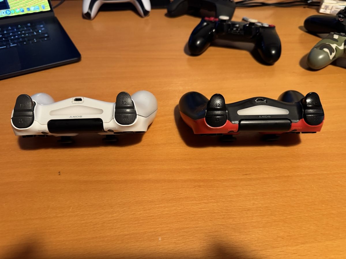 Sony Controller: 2 Playstation 4 Controller – Gebraucht aus Ettenhausen TG von GreyGardener 1