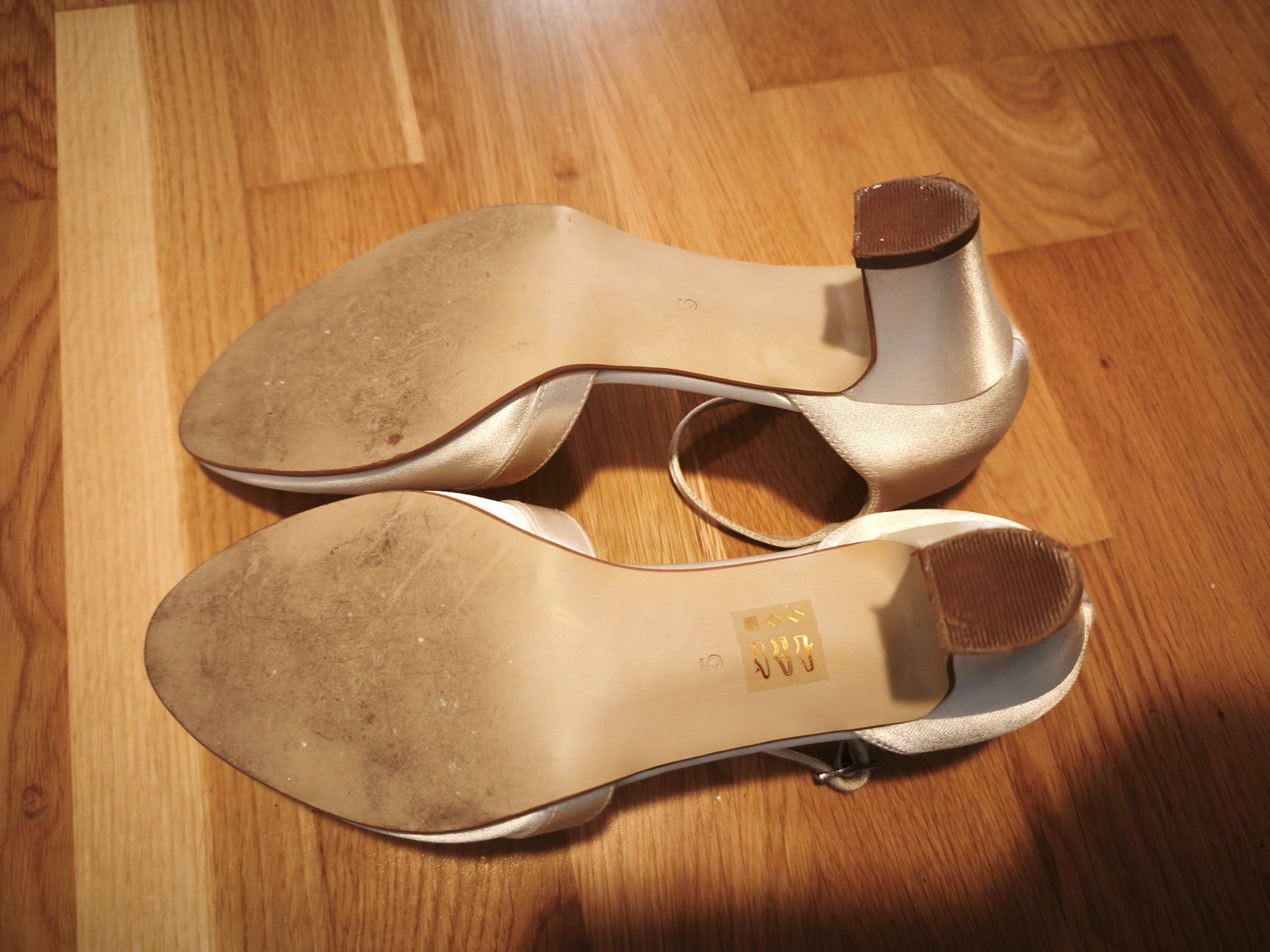 Rainbow Scarpe da donna: Brautschuhe Rainbow Club Gr. 38 – Usato da Zeglingen venduto da Vanillacoke 8