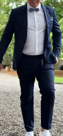 Costume Hugo Boss bleu marine, taille 50, porter une fois